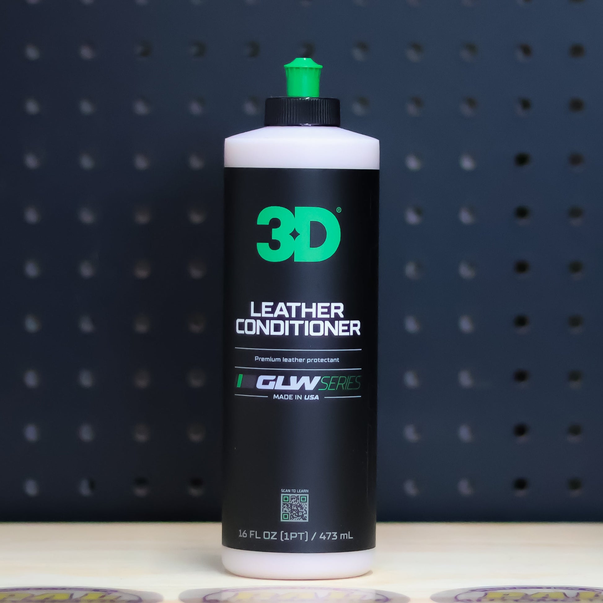 3D GLW Leather Conditioner 16 oz black bottle with green flip cap