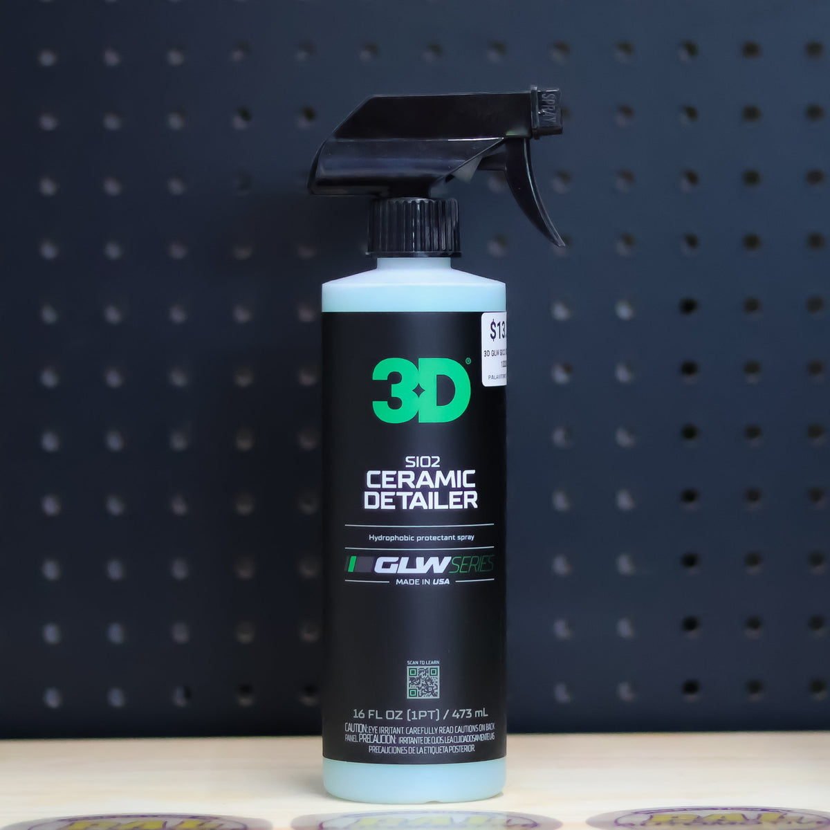 3D GLW SiO2 Ceramic Detailer 16 oz bottle with black trigger sprayer and black GLW Series label