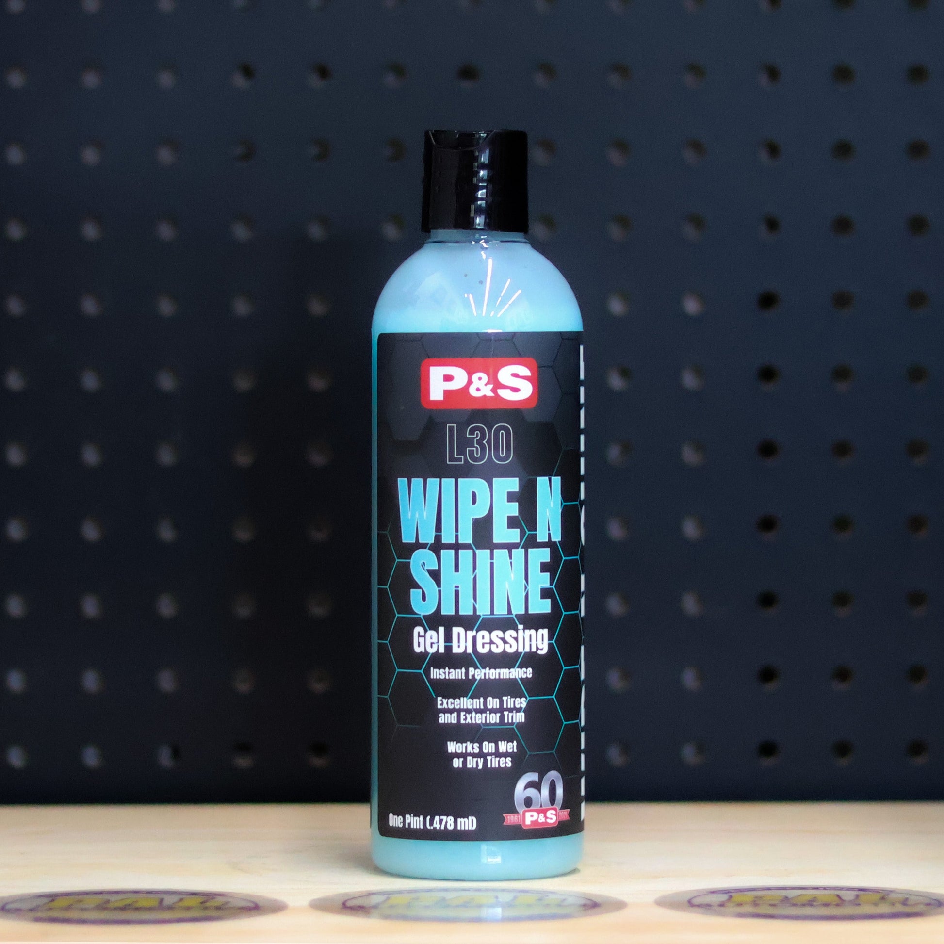 P&S Wipe N Shine pint bottle of blue gel dressing with the black and blue L30 label