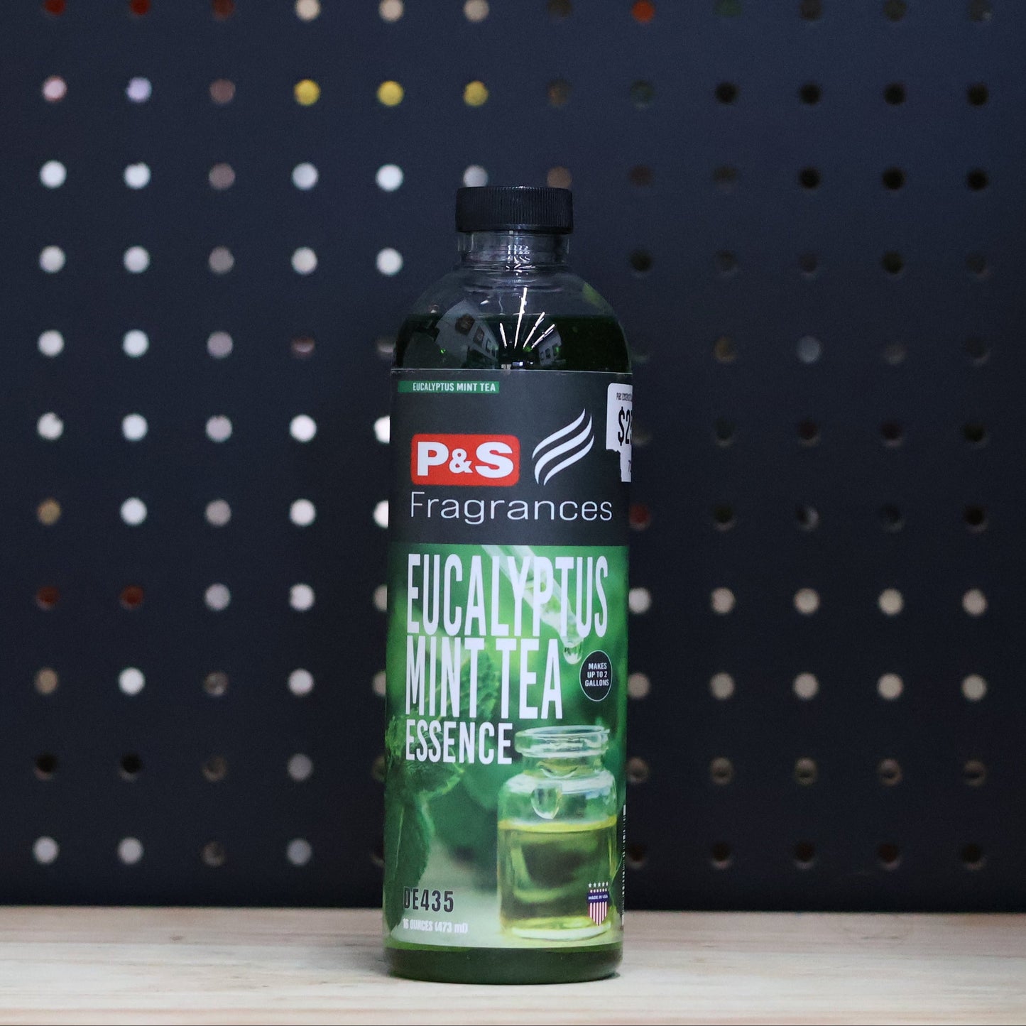 P&S Eucalyptus Mint Tea Essence pint bottle of green liquid with a P&S Fragrances label